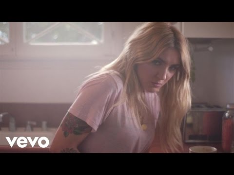 Julia Michaels - Issues