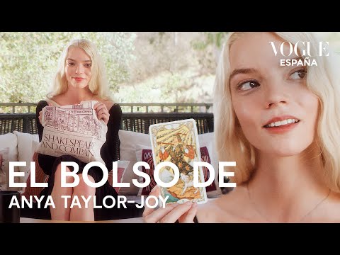 Anya Taylor-Joy explica sus cristales (y el tarot) en español | In the bag | Vogue España