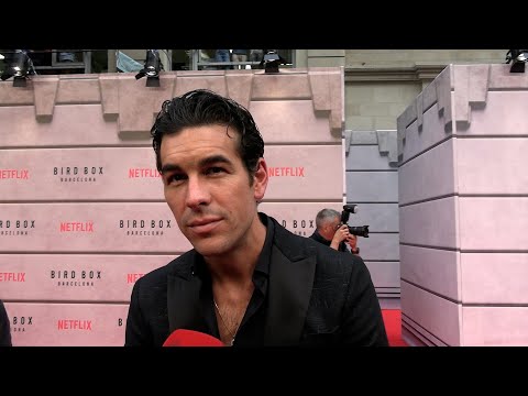 Mario Casas desata pasiones en el estreno de 'Bird Box Barcelona'