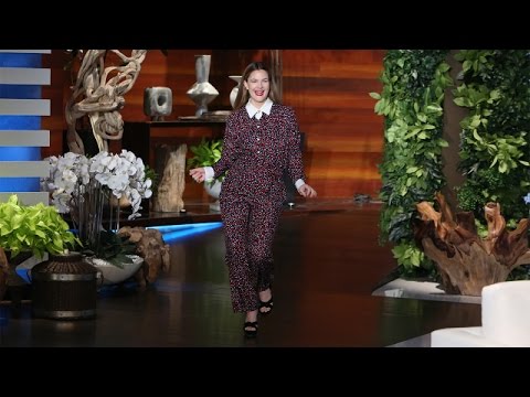 Ellen Helps Drew Barrymore Swipe Right!