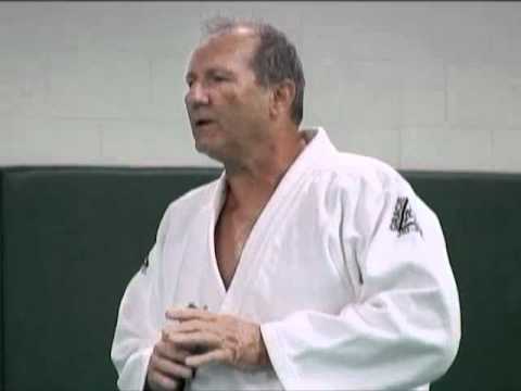 HILARIOUS!!! Ed O'Neill's VERY First Class at the Gracie Jiu-Jitsu Academy