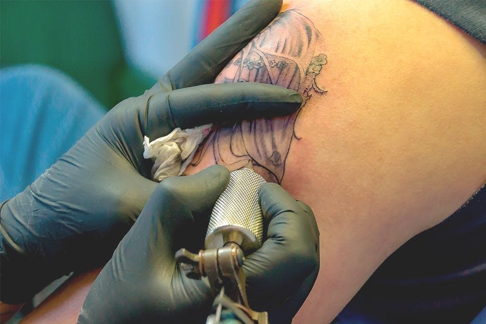 Alerta por el uso de tintas de tatuar con componentes tóxicos y nocivos