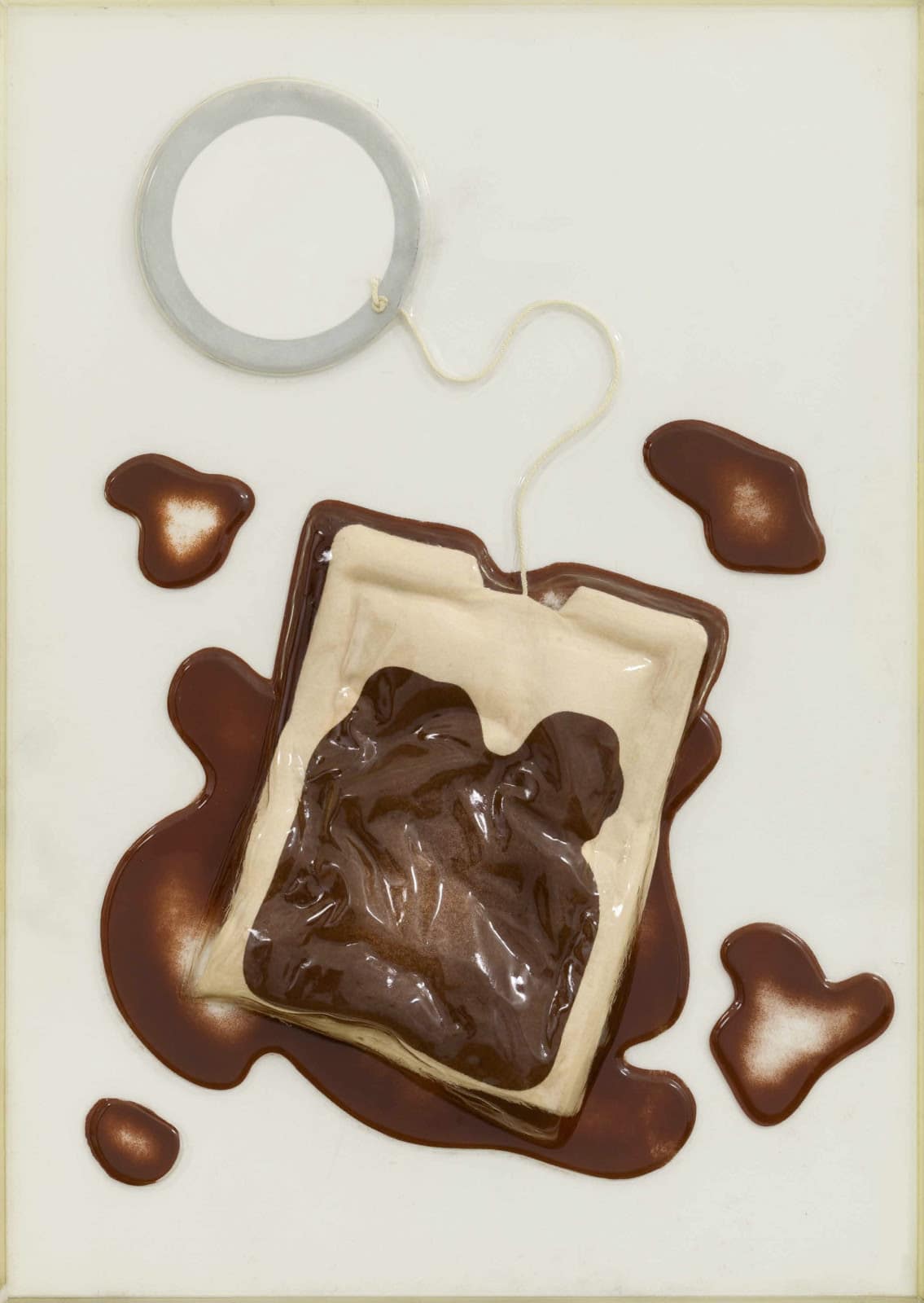 Claes Oldenburg, Tea Bag, 1966. From the portfolio “Four on Plexiglas”. Laminated vacuum-formed vinyl, screenprint on vinyl, felt, acrylic, rayon cord. 39 x 28 x 31/2 in. (99.1 x 71.1 x 8.9 cm). Edition of 125. Published by Multiples, Inc. © 1966 Claes Oldenburg.