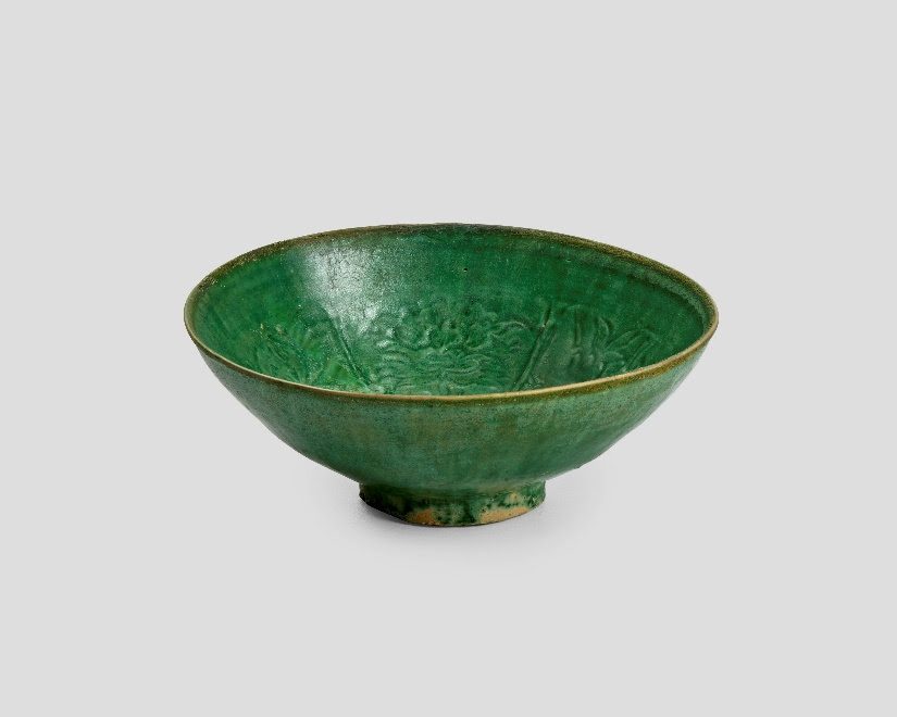 A monochrome green glazed stoneware bowl with large carved floral decoration  Tran-Le dynasties, 14th/15th century  Estimate: US$4,000-6,000