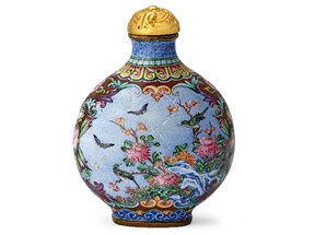 An Important Beijing enamel Chinese-subject snuff bottle Qianlong Mark and of the period (1736-95)  Estimate: US$70,000-90,000