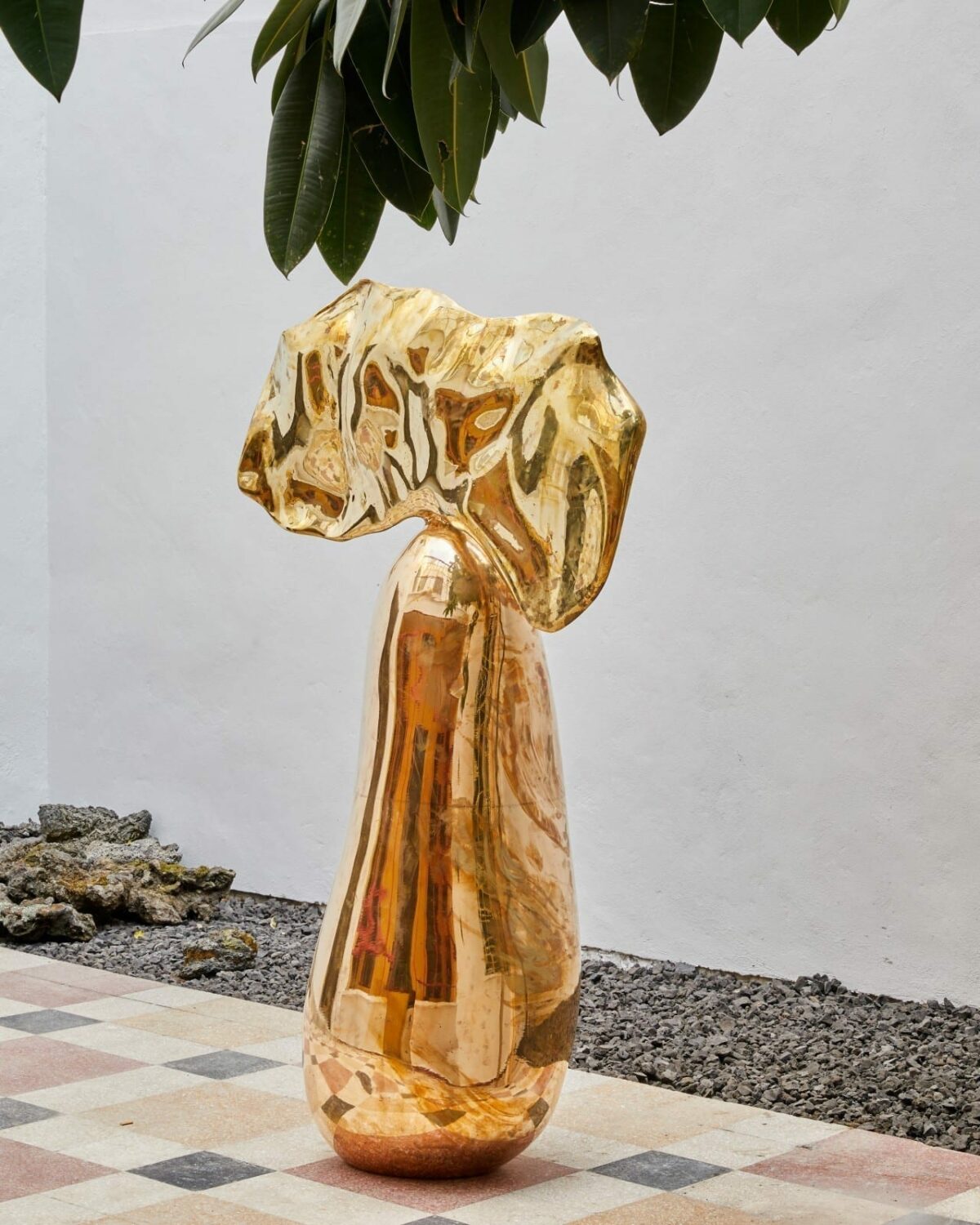 Alma Allen, Not Yet Titled, 2018, bronze, 65 3/8 x 23 5/8 x 23 5/8 inches, 166 x 60 x 60 cm. Photography by Daniel Kent. Courtesy of the artist