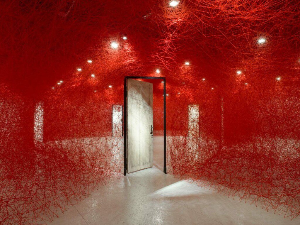 Chiharu Shiota, Tracing Boundaries, 2021. InCollection series of commission exhibitions by Saastamoinen Foundation and EMMA – Espoo Museum of Modern Art. © Paula Virta / EMMA.