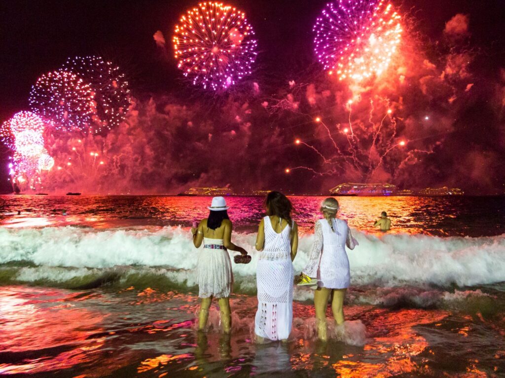 Brasil prevé la asistencia de 2 millones de personas al espectáculo pirotécnico de Nochevieja en Copacabana