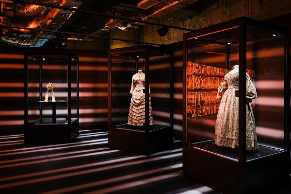 Installation view: The Love of Couture – Artisanship in Fashion Beyond Time, K11 MUSEA. © Courtesy K11.