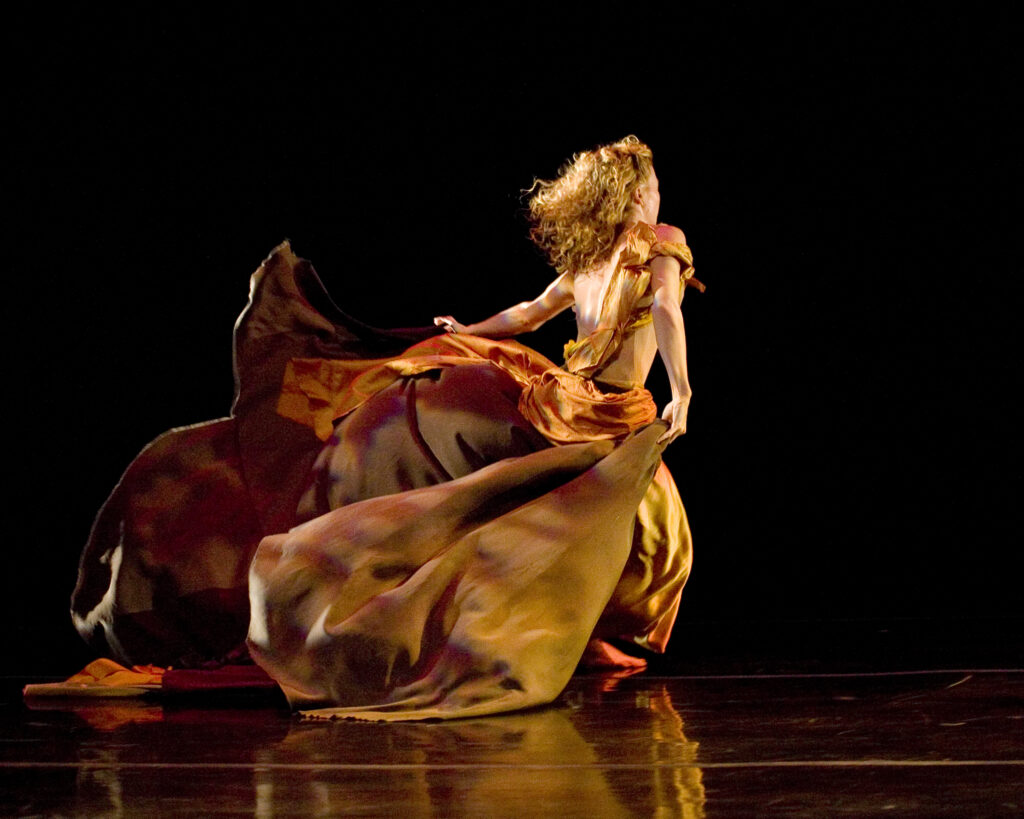 REQUIEM Photo by Kristin Lodoen Dancer Helen Hansen French